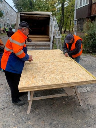 Салтівка у Харкові після нічного обстрілу: комунальники відновили половину пошкоджень